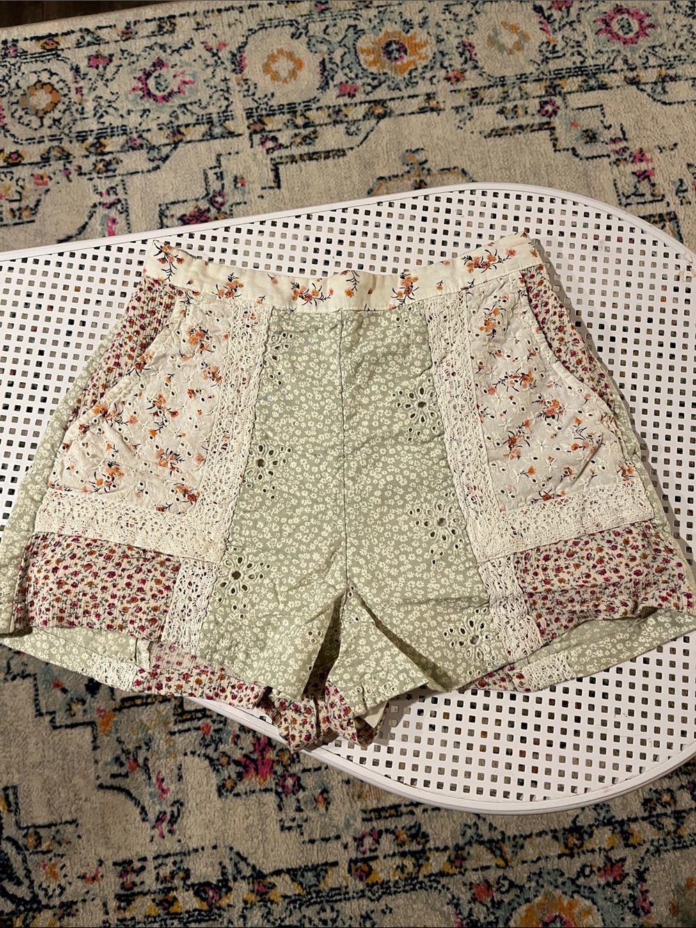 AMERICAN EAGLE Patchwork Floral Eyelet Women’s Shorts, size M